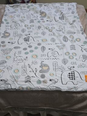Lolli Elephant Print Baby Blanket - White with Gray and Mint
